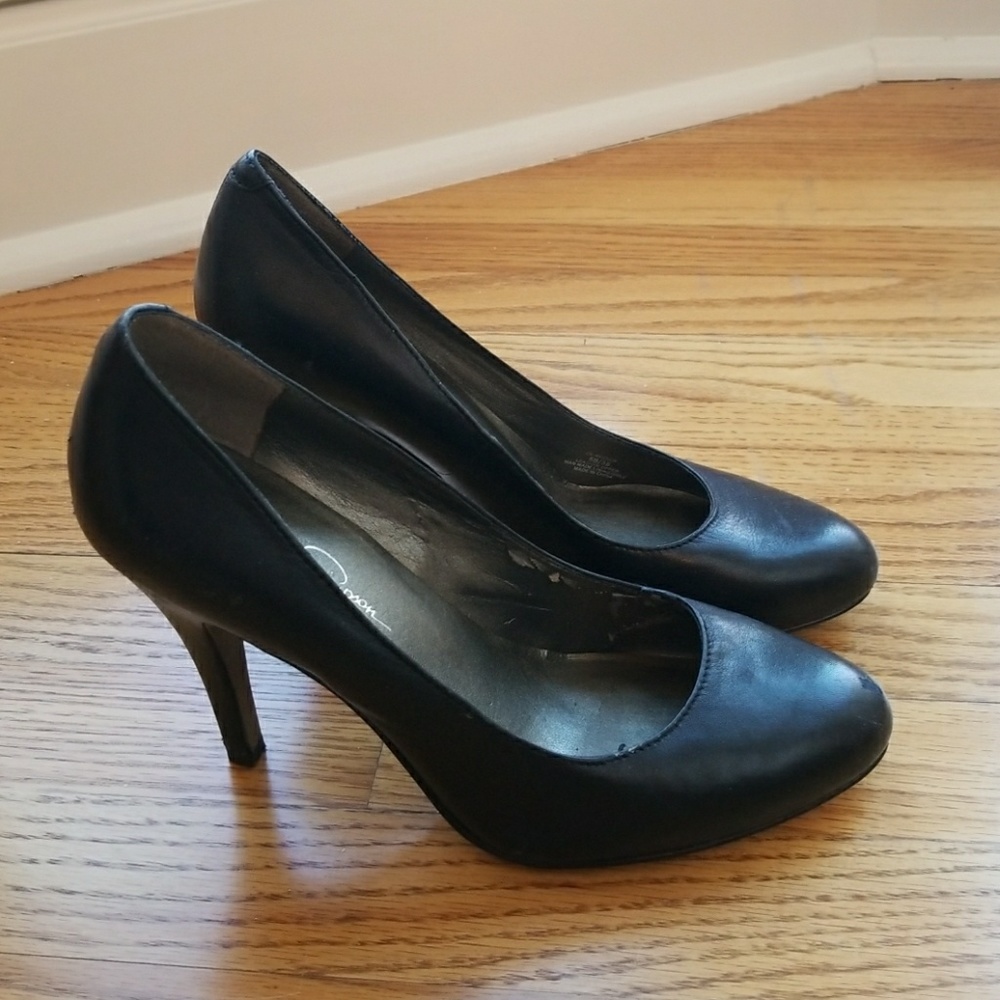 Jessica Simpson black pumps